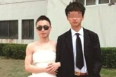 这个世界肿么了!中国好室友两男生毕业拍婚纱合影