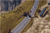 玩家展示《正当防卫3》逆天神技 悬崖飞天炫酷夺轿车